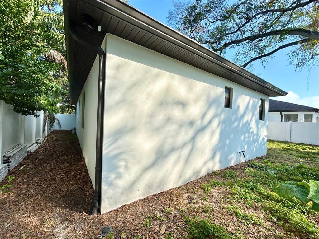 3228 West Beach Street Tampa, FL 33607 - Photo 20 of 22 a view of back yard of a house