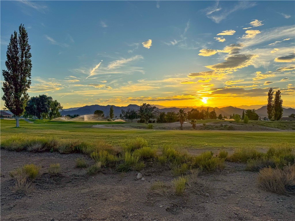 9368 Branded Road Kingman, AZ 86401 - Photo 21 of 32 a view of an ocean and a yard