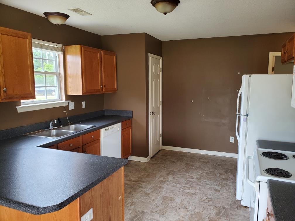 212 Reidville Road Williamston, SC 29697 - Photo 3 of 15