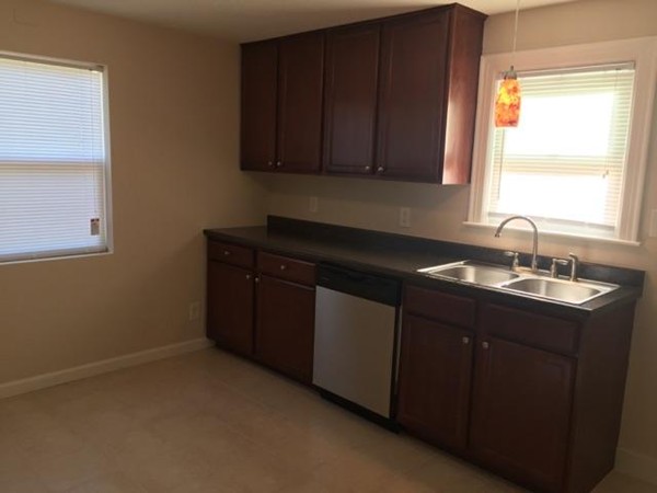 236 Laurelton Street Springfield, MA 01109 - Photo 4 of 11 Gallery Image 4