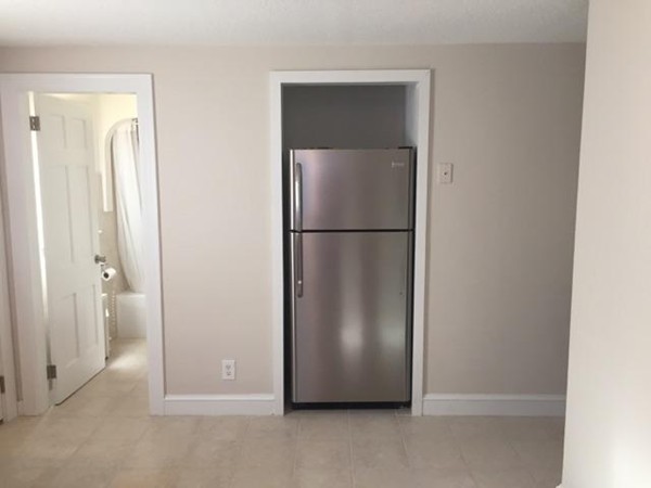 236 Laurelton Street Springfield, MA 01109 - Photo 6 of 11 Gallery Image 6