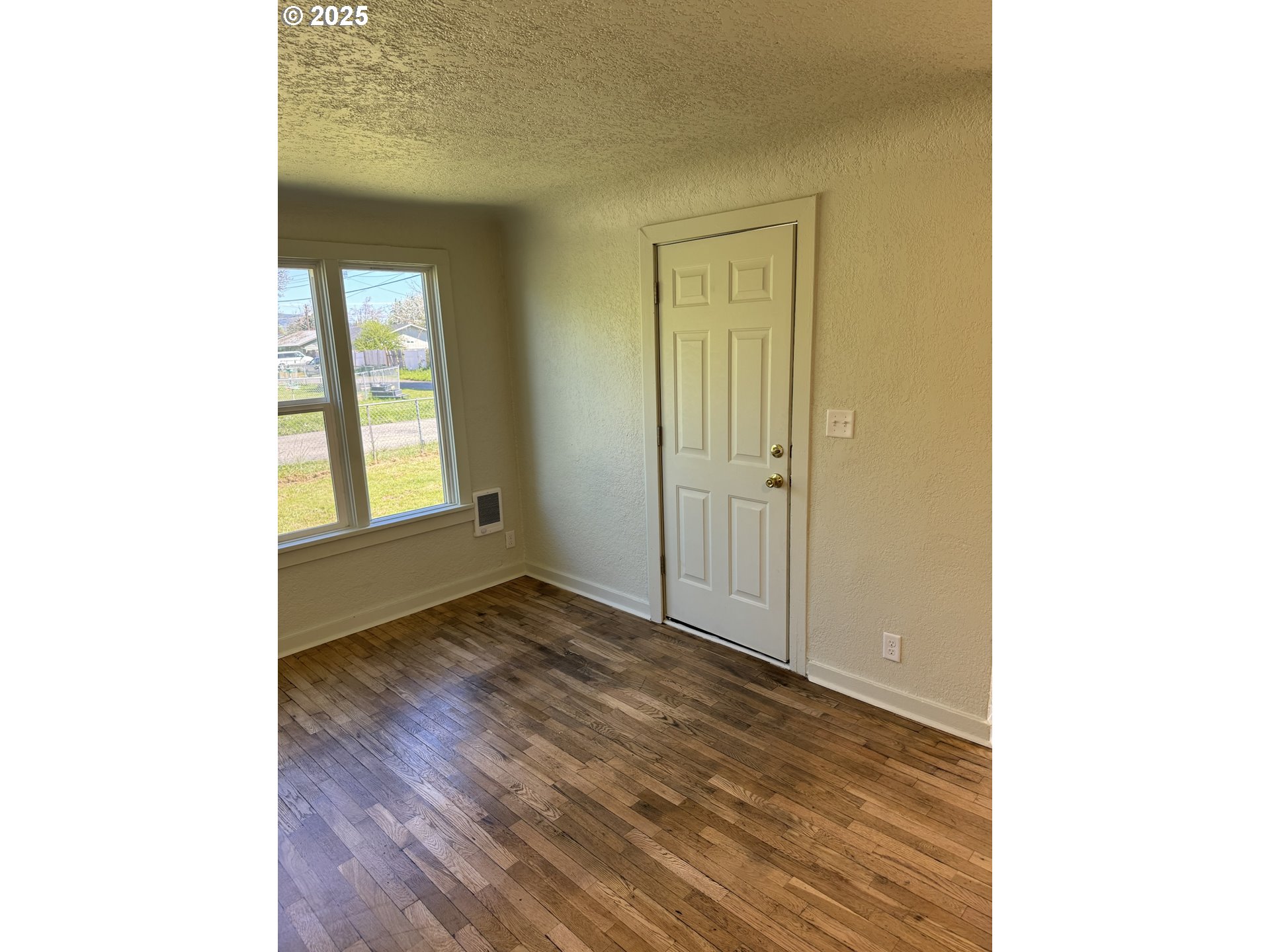 1965 D Street Springfield, OR 97477 - Photo 3 of 24