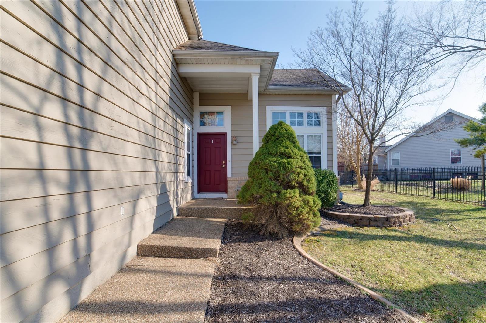 950 Hemingway Lane Weldon Spring, MO 63304 - Photo 2 of 36