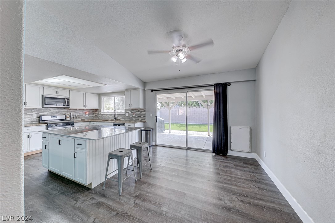 1316 Darlene Way Boulder City, NV 89005 - Photo 9 of 30 Remodeled Kitchen/Dining w/ large slider for indoo