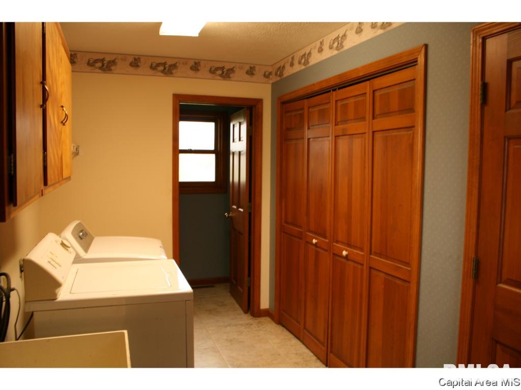 2201 Jostes Road Rochester, IL 62563 - Photo 9 of 31