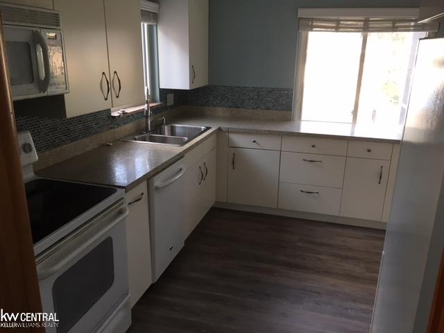 2002 Vernier Road Grosse Pointe Woods, MI 48236 - Photo 2 of 16
