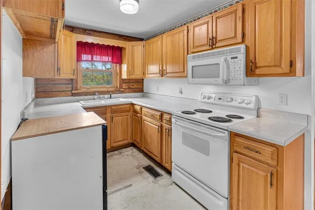 $975,000 | 14805 Southeast McBee Chappel Drive, Braymer, MO 64624