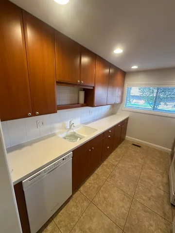 $2,200 | 1721 Northfield Square, Unit B, Northfield, IL 60093