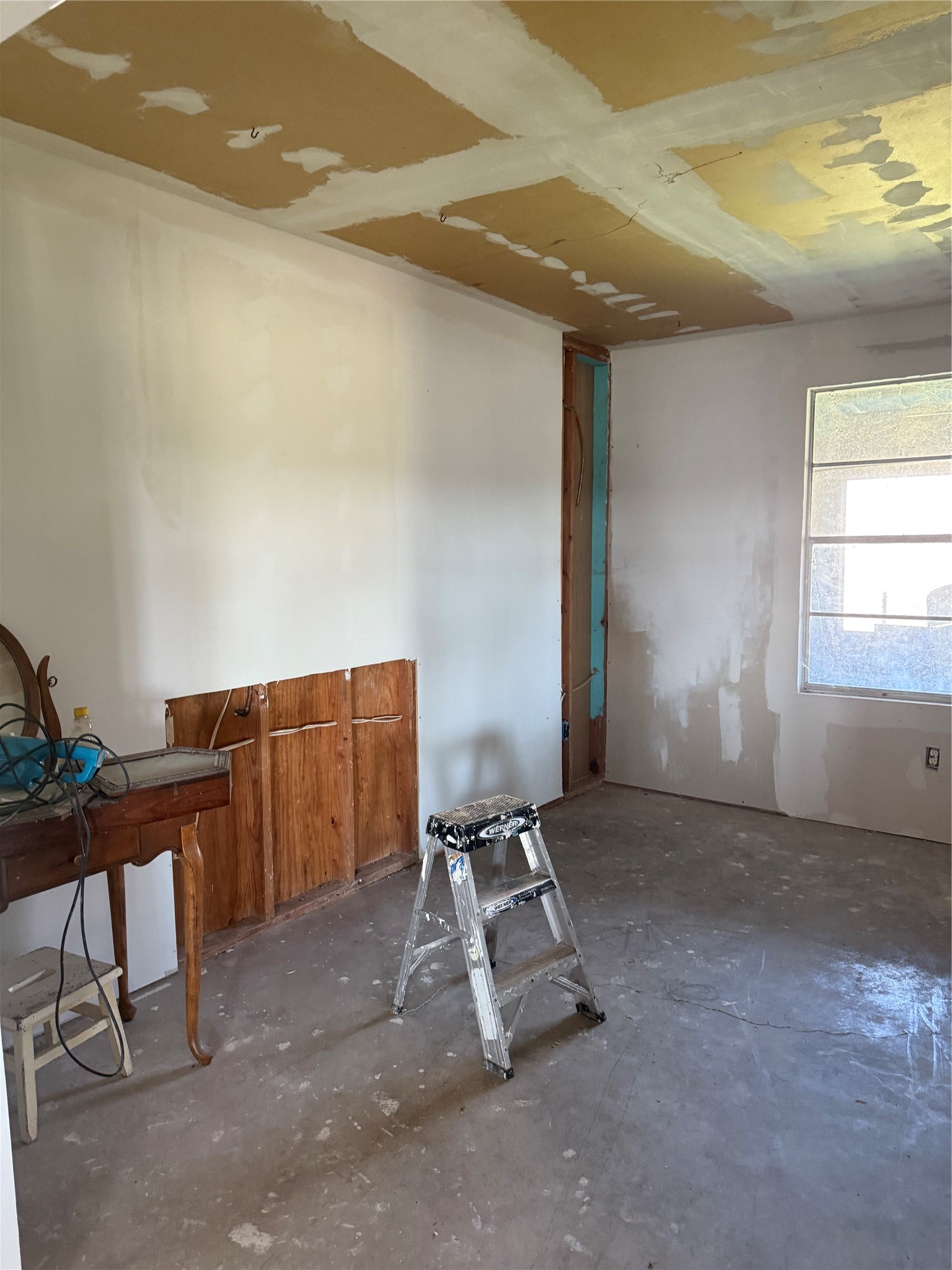 7738 North Farm To Market 331 Road Bellville, TX 77418 - Photo 14 of 41 a view of a room with gym equipment