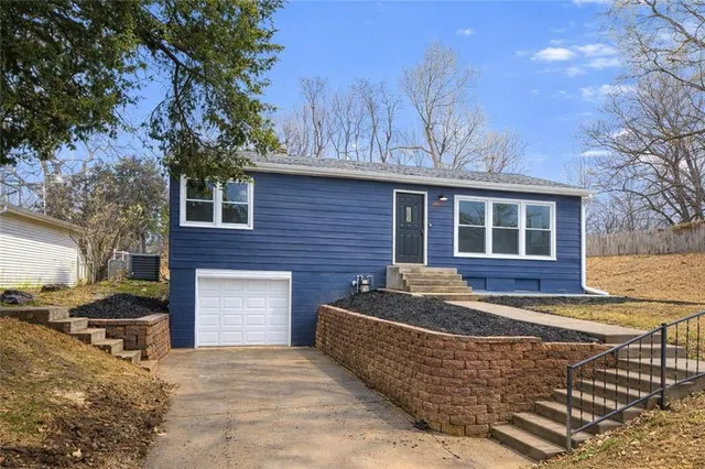 $194,900 | 3310 South 30th Street, St. Joseph, MO 64503