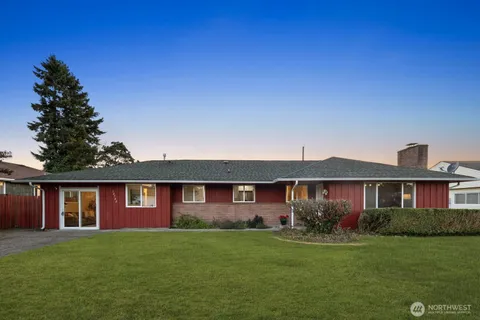 $575,000 | 10702 Douglas Drive Southwest, Lakewood, WA 98499