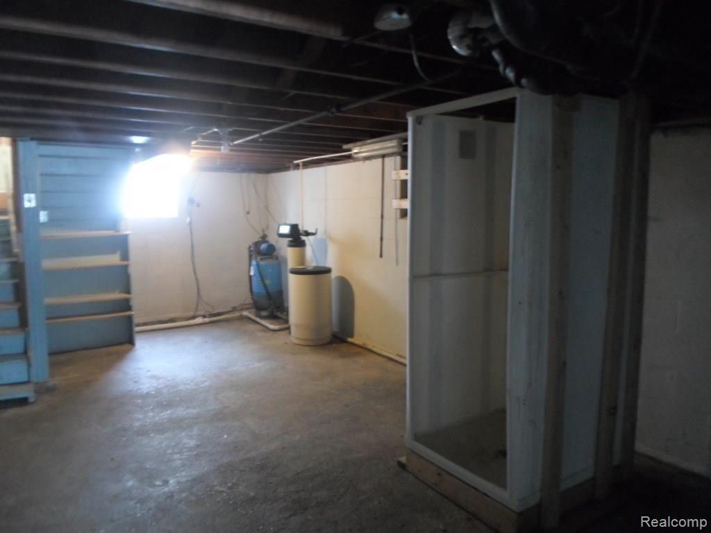 2397 Belsay Road Burton, MI 48519 - Photo 21 of 33 SAM_3119.jpg
