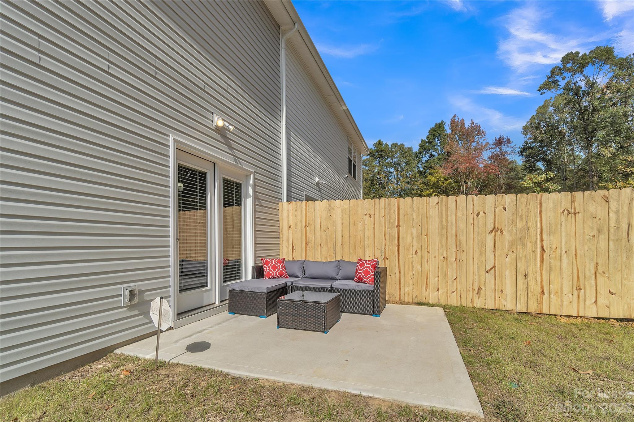 12840 Statesville Road, Unit 15B Huntersville, NC 28078 - Photo 35 of 37 a backyard of a house with table and chairs