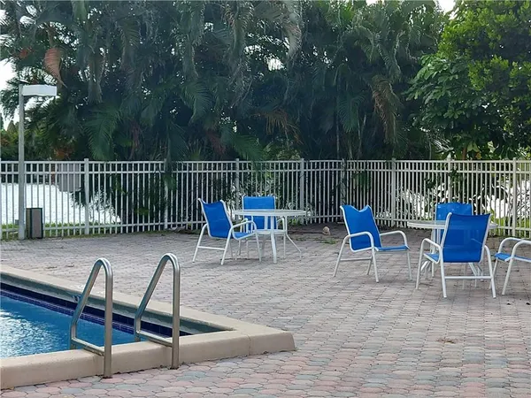$2,150 | 2361 Northwest 96th Terrace, Unit 18G, Pembroke Pines, FL 33024