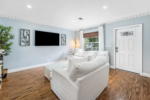 $485,000 | 5418 Club Circle, Haverhill, FL 33415