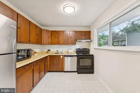 $480,000 | 12802 Valleywood Drive, Woodbridge, VA 22192