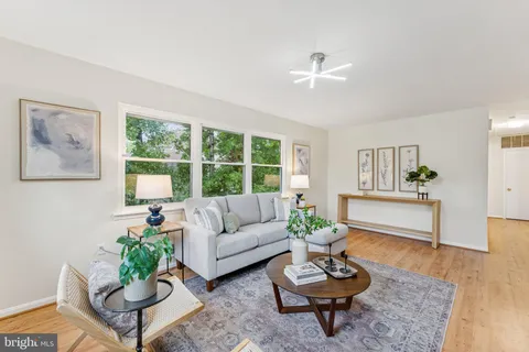 $480,000 | 12802 Valleywood Drive, Woodbridge, VA 22192