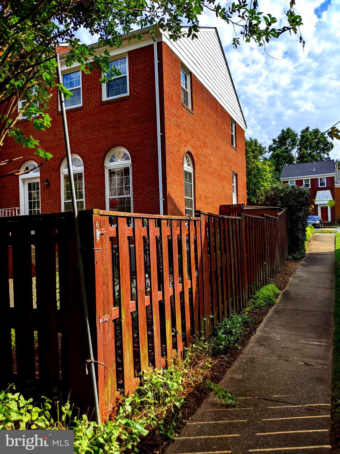8069 Powderbrook Lane Springfield, VA 22153 - Photo 6 of 56 Gallery Image 6