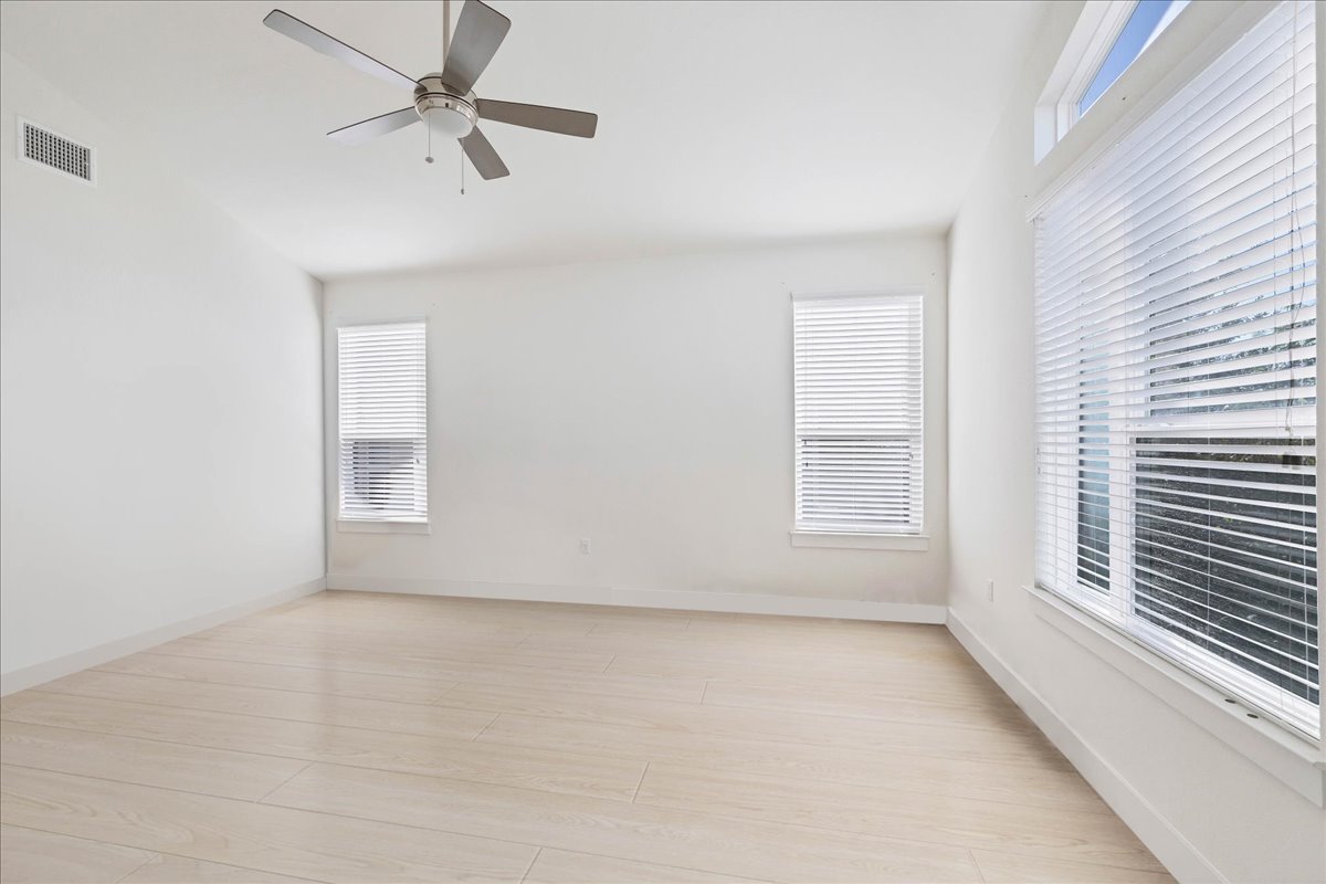 8922 Manchaca Road, Unit 906 Austin, TX 78748 - Photo 14 of 29 an empty room with a window and a fan