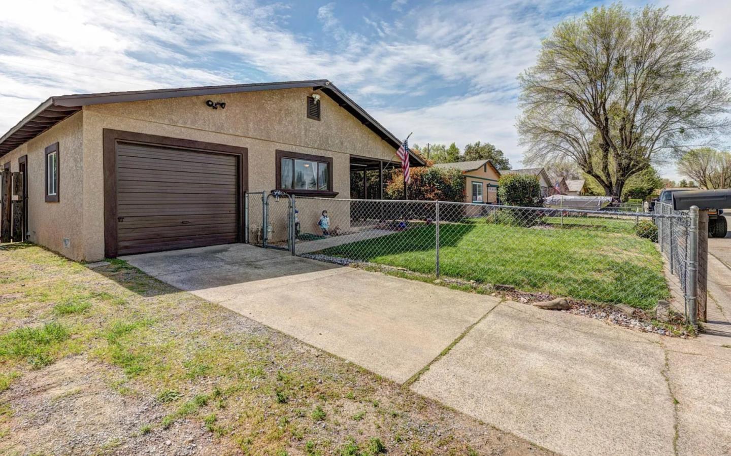 2886 Pinto Lane Anderson, CA 96007 - Photo 2 of 32