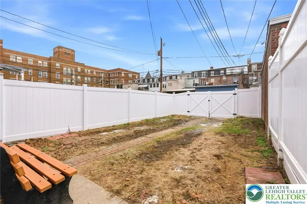 $2,600 | 219 North 17th Street, Allentown, PA 18104