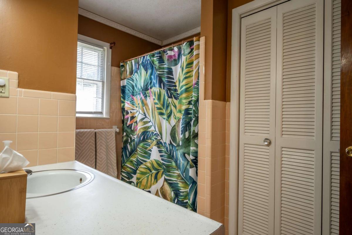 135 Tara Way Athens, GA 30606 - Photo 20 of 36 a bathroom with a bathtub and sink