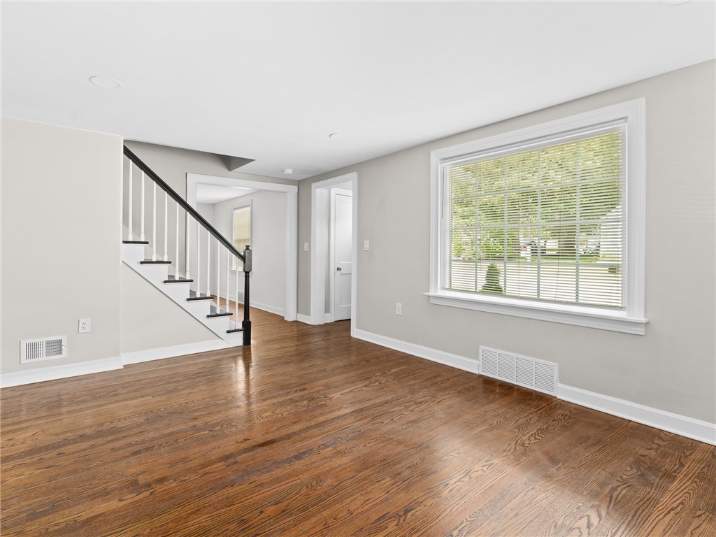 10 Palmer Street Smithfield, RI 02828 - Photo 4 of 23