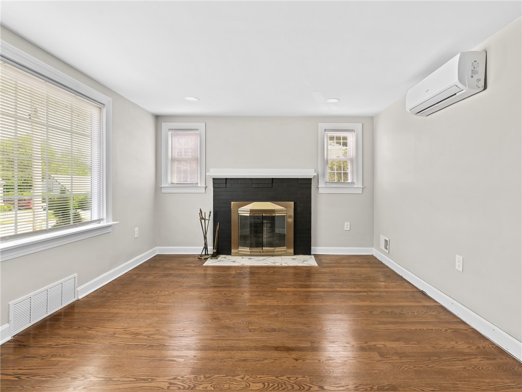 10 Palmer Street Smithfield, RI 02828 - Photo 7 of 23