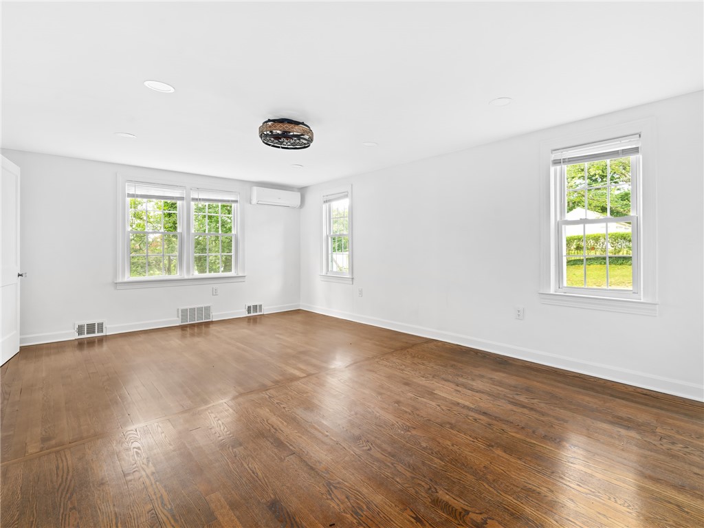 10 Palmer Street Smithfield, RI 02828 - Photo 10 of 23