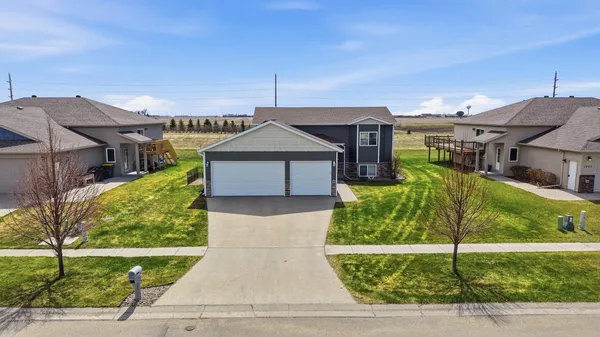 $450,000 | 1209 Morningside Drive, Casselton, ND 58012