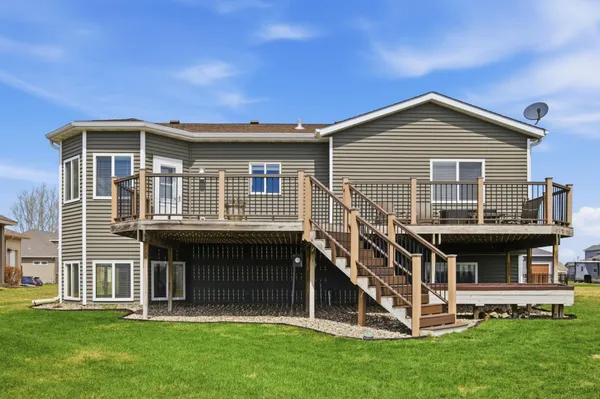 $450,000 | 1209 Morningside Drive, Casselton, ND 58012