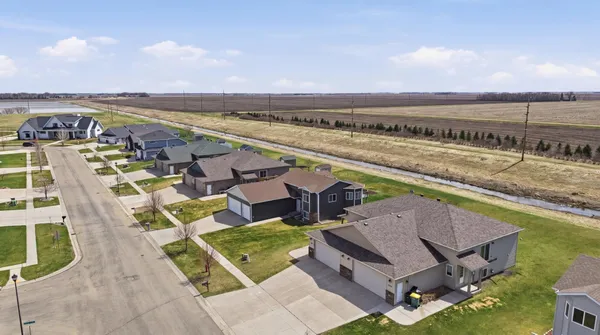 $450,000 | 1209 Morningside Drive, Casselton, ND 58012