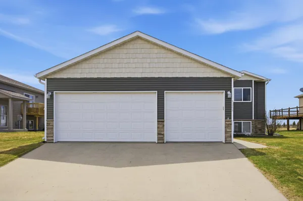 $450,000 | 1209 Morningside Drive, Casselton, ND 58012
