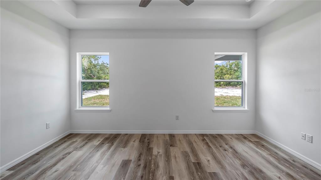 40407 West 8th Avenue Umatilla, FL 32784 - Photo 15 of 26 an empty room with window