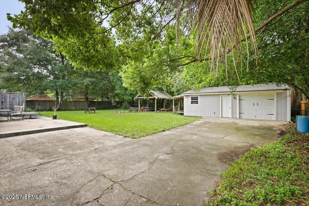 9990 Arnold Road Jacksonville, FL 32246 - Photo 5 of 29 Garage