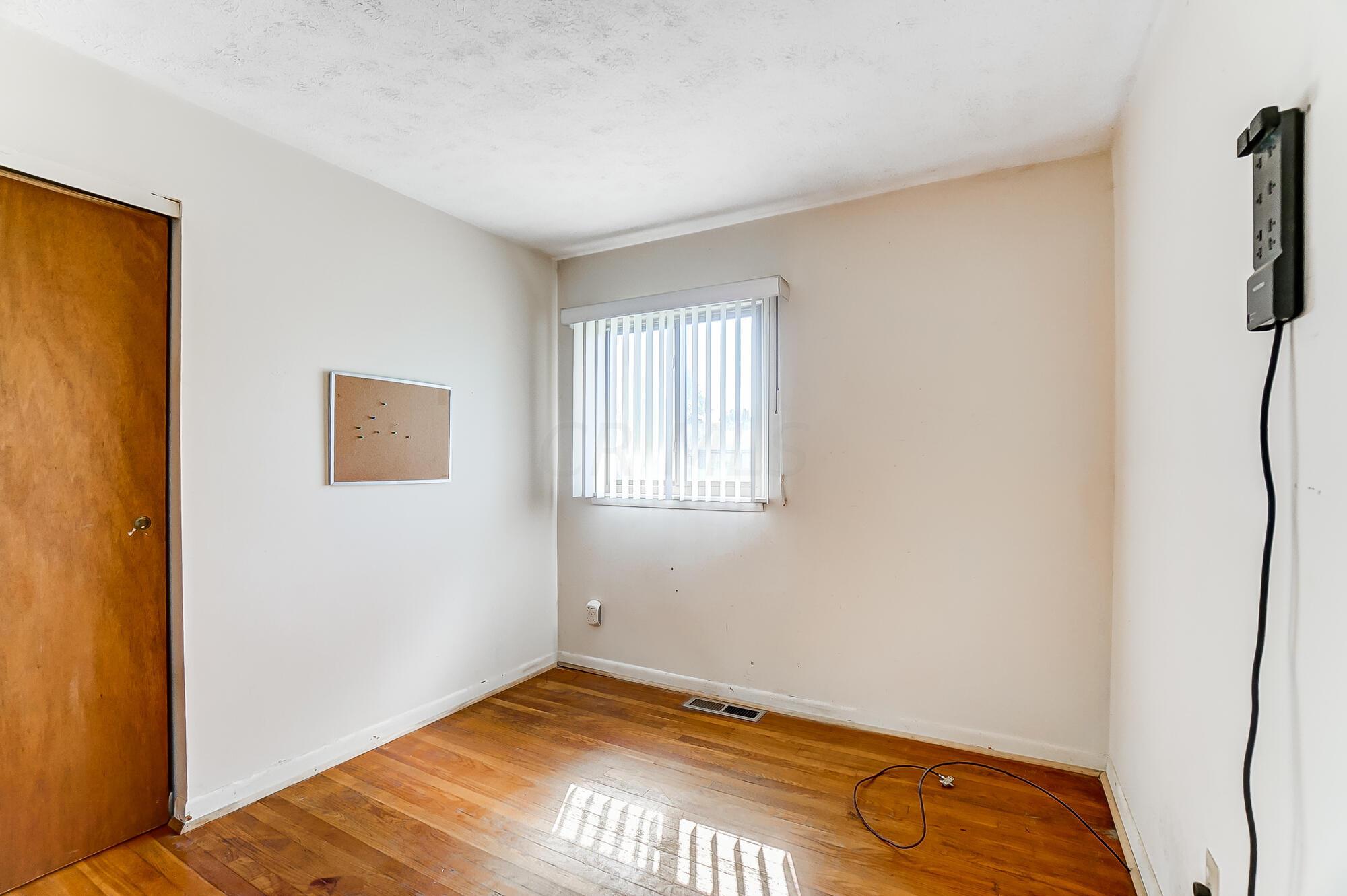 2094 Ward Road Columbus, OH 43224 - Photo 13 of 35 014