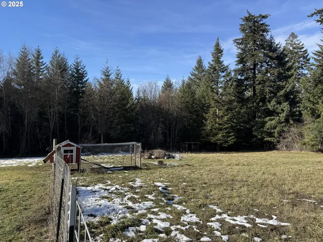 a view of a bench with wooden fence