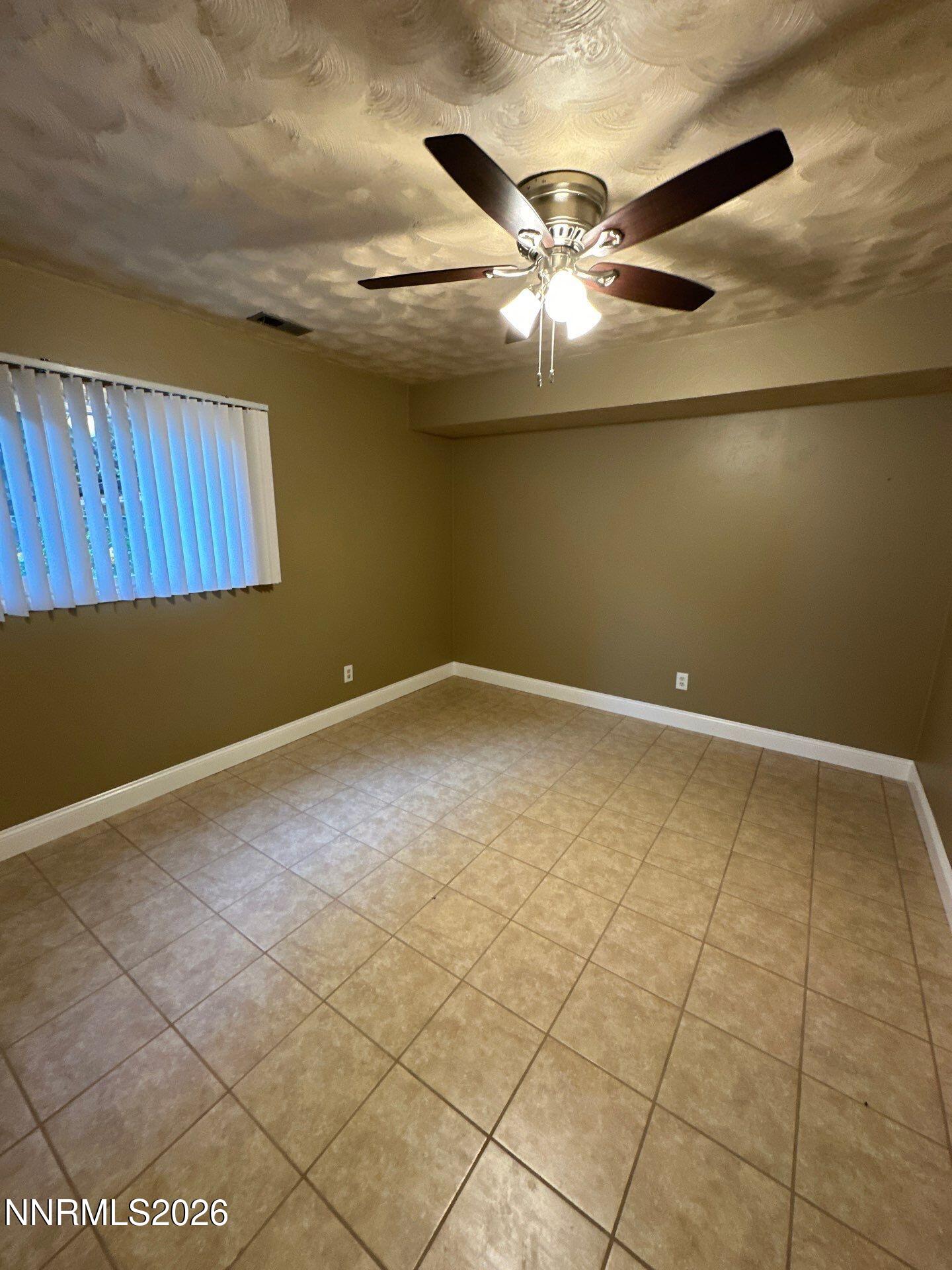 3190 Coronado Way, Unit B Reno, NV 89503 - Photo 14 of 21 down-net_http20231206-59-zqicl0