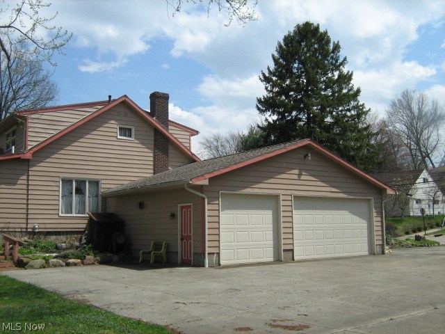 1923 Springfield Center Road Akron, OH 44312 - Photo 4 of 31 Attached 3-car garage.
