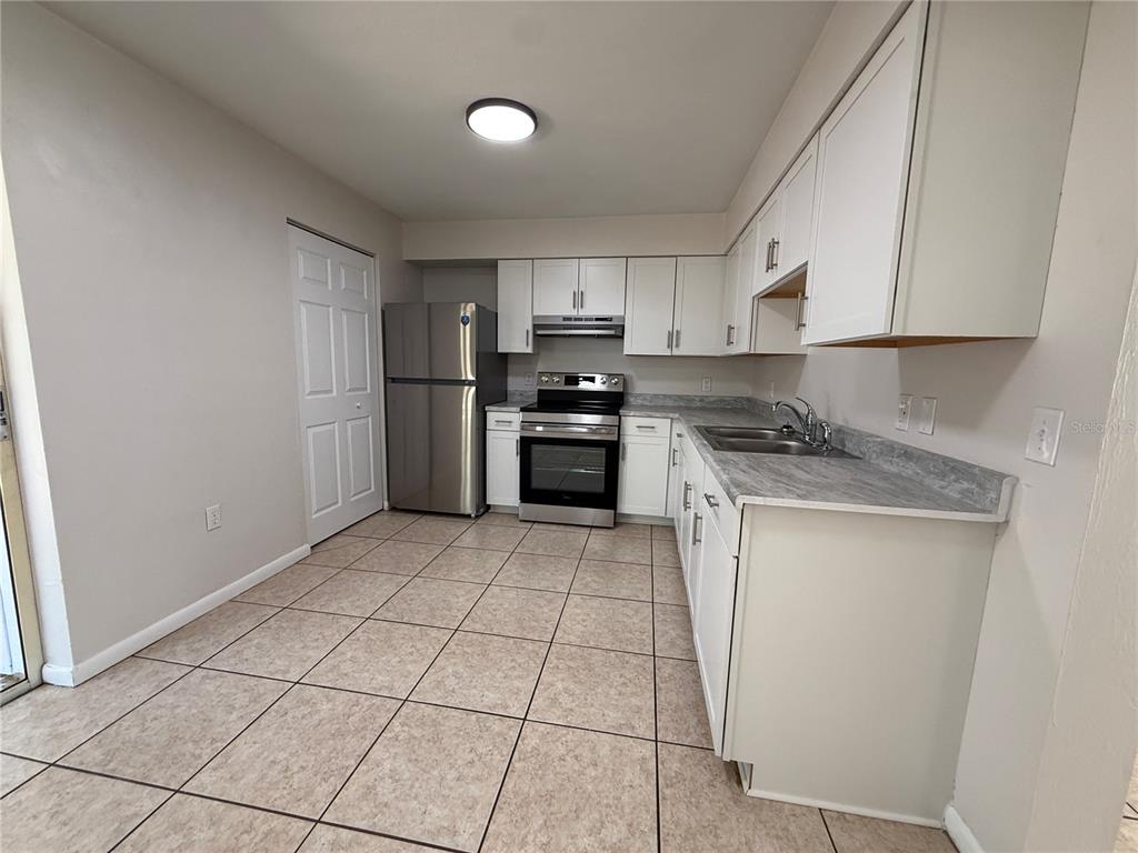 6104 Southwest 12th Place, Unit 4 Gainesville, FL 32607 - Photo 5 of 8