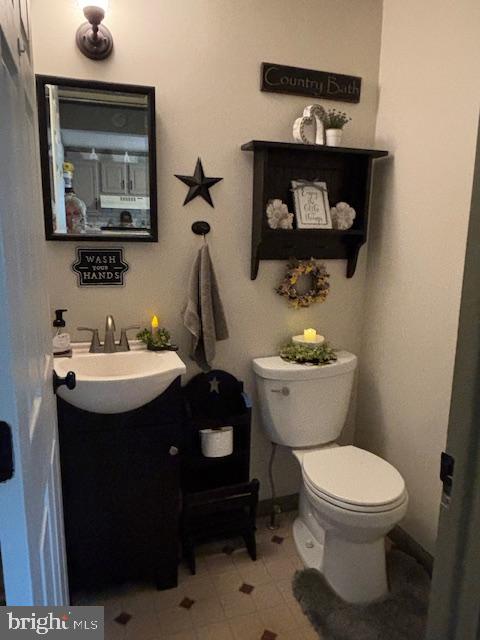 123 Tracy Berg Road Lancaster, PA 17603 - Photo 14 of 27 a bathroom with a toilet sink and mirror