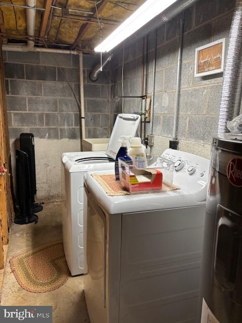 123 Tracy Berg Road Lancaster, PA 17603 - Photo 25 of 27 a bathroom with a sink and mirror