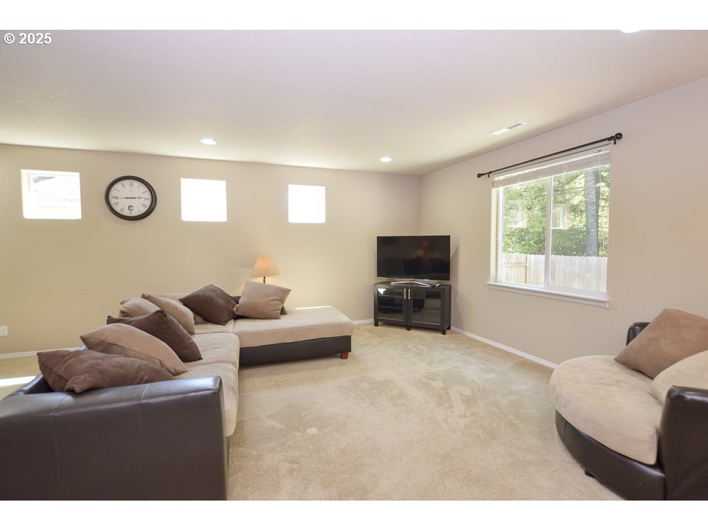 87743 Rendezvous Loop Veneta, OR 97487 - Photo 5 of 31 Gallery Image 5
