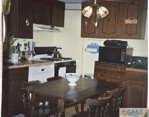 113 New Brooklyn Road Edison, NJ 08817 - Photo 4 of 8 a kitchen with cabinets and appliances