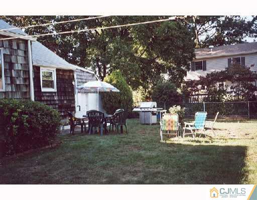 113 New Brooklyn Road Edison, NJ 08817 - Photo 8 of 8 a view of a house with backyard porch and sitting area