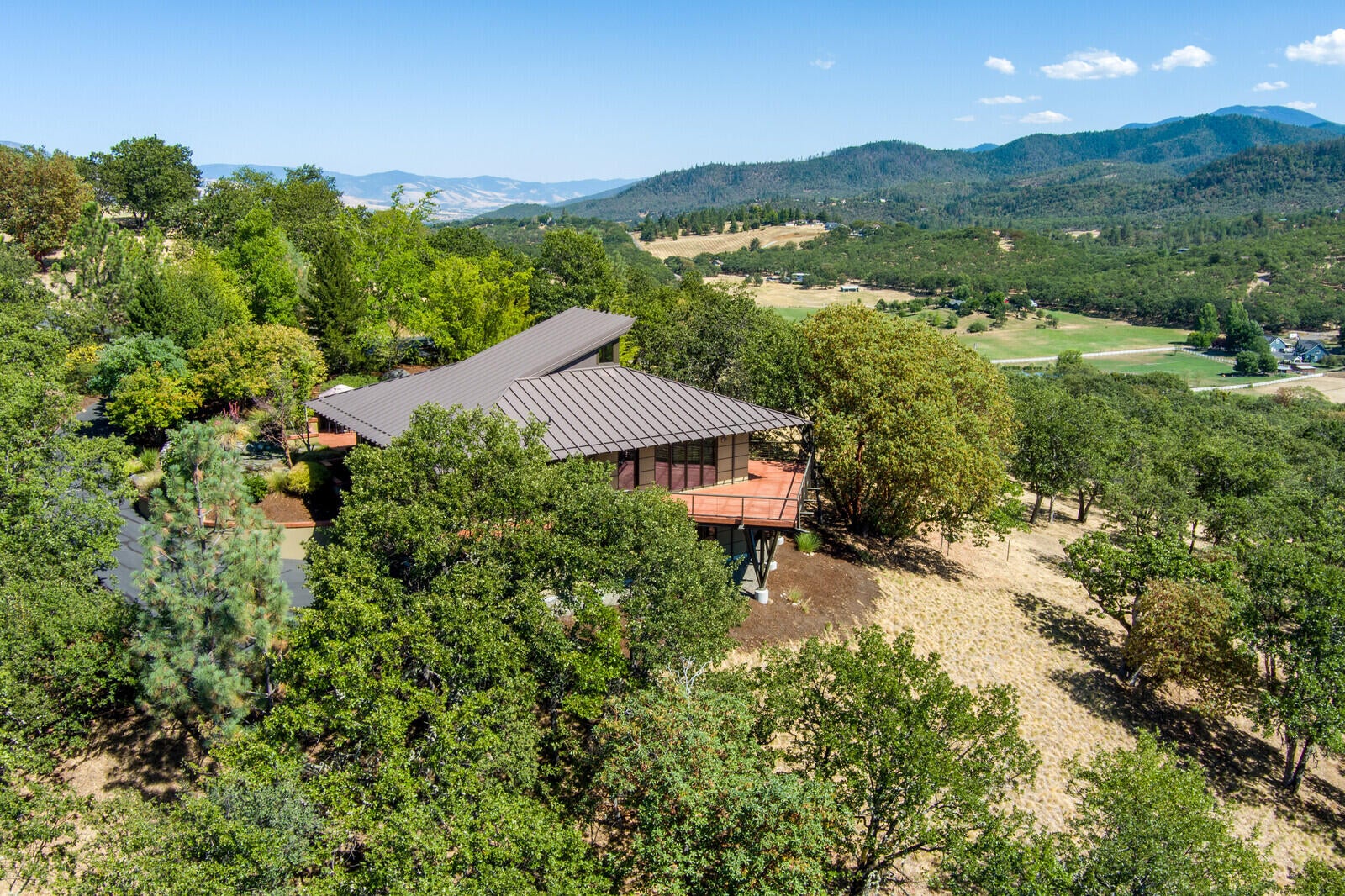 4922 Pioneer Road Medford, OR 97501 - Photo 10 of 70 Aerial view looking east