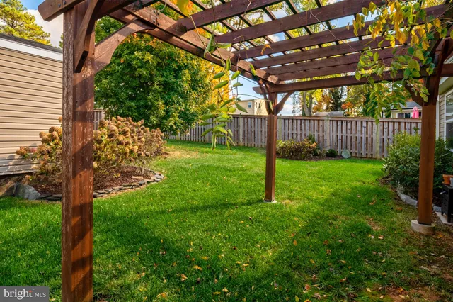 a black and white photo of a room