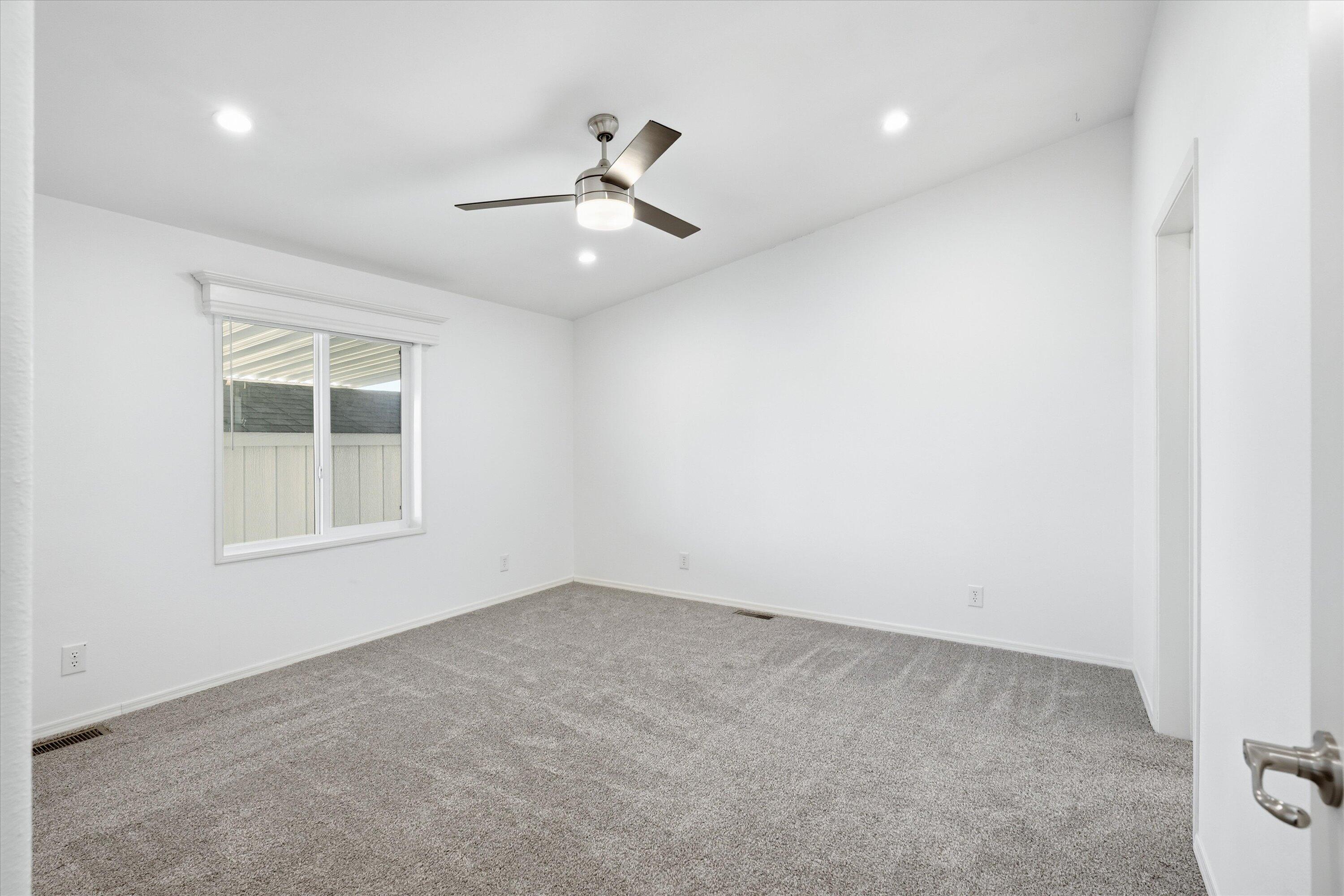 300 Luman Road, Unit 197 Phoenix, OR 97535 - Photo 18 of 26 an empty room with a window and ceiling fan