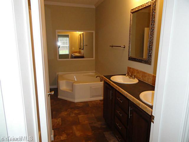 412 Arthur Kepley Road Lexington, NC 27292 - Photo 8 of 14 Bath.