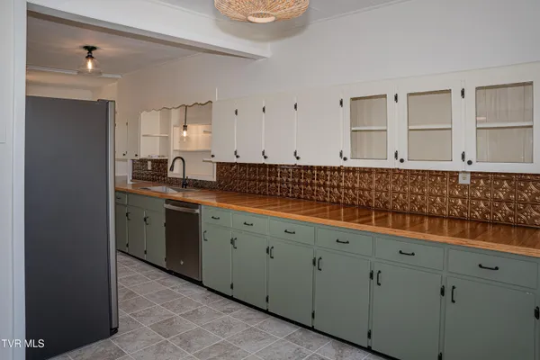 $383,000 | 475 Doc Hawkins Road, Greeneville, TN 37745